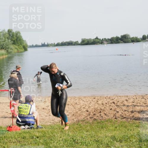 21.06.2025 - 27. Vierlanden-Triathlon MichiJ http://msf.ph/oto/7984862 15.06.2026 09:09:05 Schwimmen 199, 204 meine-sportfotos.de