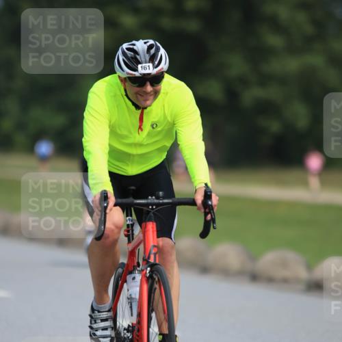 21.06.2025 - 27. Vierlanden-Triathlon H.Heesch http://msf.ph/oto/7984863 15.06.2025 11:24:29 Radfahren 161, 213 meine-sportfotos.de