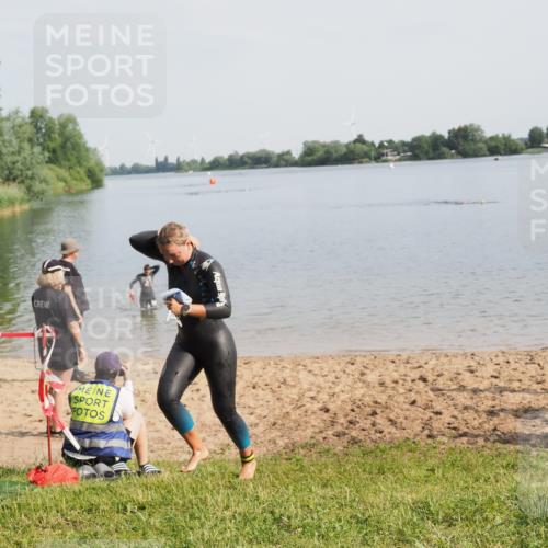 21.06.2025 - 27. Vierlanden-Triathlon MichiJ http://msf.ph/oto/7984874 15.06.2026 09:09:05 Schwimmen 199, 204 meine-sportfotos.de