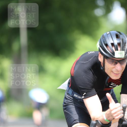 15.06.2025 - 7 Türme Triathlon Yannick Fuchs http://msf.ph/oto/7984879 15.06.2025 12:54:51 Radfahren 255, 272, 372, 550, 983 meine-sportfotos.de