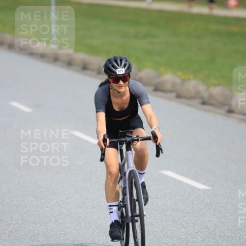 15.06.2025 - 27. Vierlanden-Triathlon H.Heesch http://msf.ph/oto/7984914 15.06.2025 11:02:38 Radfahren 522, 529, 735, 771 meine-sportfotos.de