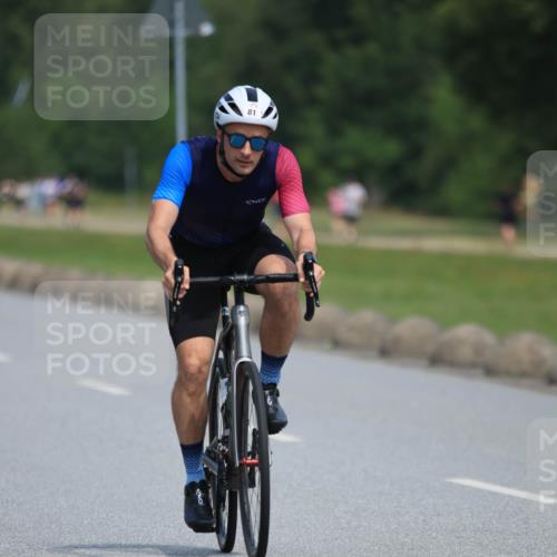 21.06.2025 - 27. Vierlanden-Triathlon H.Heesch http://msf.ph/oto/7984917 15.06.2025 11:25:01 Radfahren 22, 29, 81, 693, 970 meine-sportfotos.de