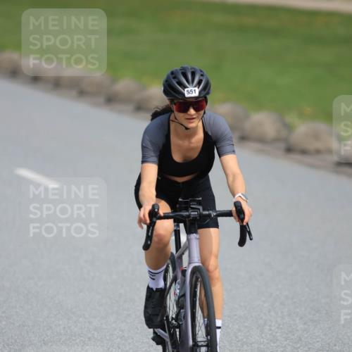 15.06.2025 - 27. Vierlanden-Triathlon H.Heesch http://msf.ph/oto/7984924 15.06.2025 11:02:38 Radfahren 522, 529, 735, 771 meine-sportfotos.de
