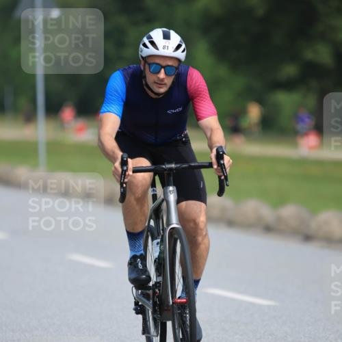 21.06.2025 - 27. Vierlanden-Triathlon H.Heesch http://msf.ph/oto/7984937 15.06.2025 11:25:01 Radfahren 22, 29, 81, 693, 970 meine-sportfotos.de