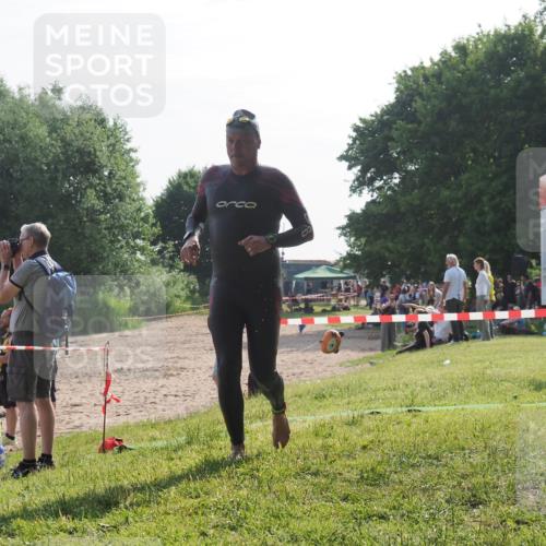 15.06.2025 - 27. Vierlanden-Triathlon KatJ http://msf.ph/oto/7984979 15.06.2025 08:58:17 Schwimmen 151, 157, 232 meine-sportfotos.de