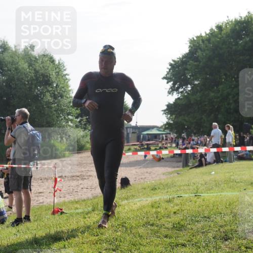 15.06.2025 - 27. Vierlanden-Triathlon KatJ http://msf.ph/oto/7984995 15.06.2025 08:58:17 Schwimmen 151, 157, 232 meine-sportfotos.de