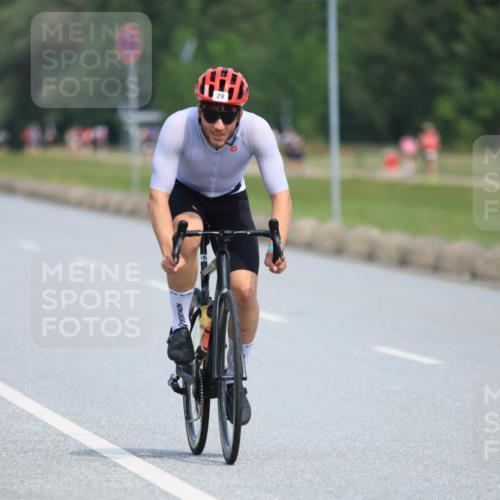 21.06.2025 - 27. Vierlanden-Triathlon H.Heesch http://msf.ph/oto/7985007 15.06.2025 11:25:08 Radfahren 22, 29, 726, 944, 970 meine-sportfotos.de
