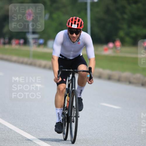21.06.2025 - 27. Vierlanden-Triathlon H.Heesch http://msf.ph/oto/7985020 15.06.2025 11:25:08 Radfahren 22, 29, 726, 944, 970 meine-sportfotos.de