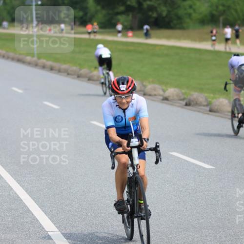 15.06.2025 - 27. Vierlanden-Triathlon H.Heesch http://msf.ph/oto/7985027 15.06.2025 11:02:52 Radfahren 49, 493, 519, 532, 594, 626, 628, 634, 639, 712, 725 meine-sportfotos.de