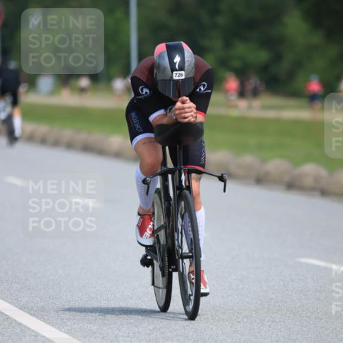 21.06.2025 - 27. Vierlanden-Triathlon H.Heesch http://msf.ph/oto/7985070 15.06.2025 11:25:12 Radfahren 29, 726, 927, 944 meine-sportfotos.de