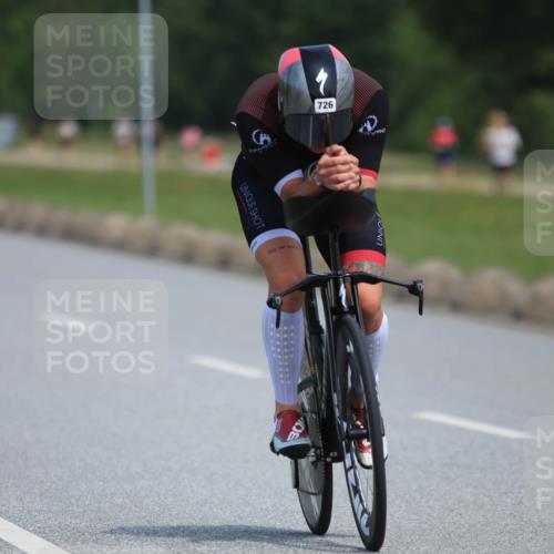21.06.2025 - 27. Vierlanden-Triathlon H.Heesch http://msf.ph/oto/7985084 15.06.2025 11:25:13 Radfahren 29, 726, 927, 944 meine-sportfotos.de