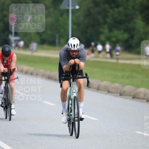 15.06.2025 - 27. Vierlanden-Triathlon H.Heesch http://msf.ph/oto/7985115 15.06.2025 11:03:56 Radfahren 35, 75, 108, 165, 535, 575, 656, 740 meine-sportfotos.de
