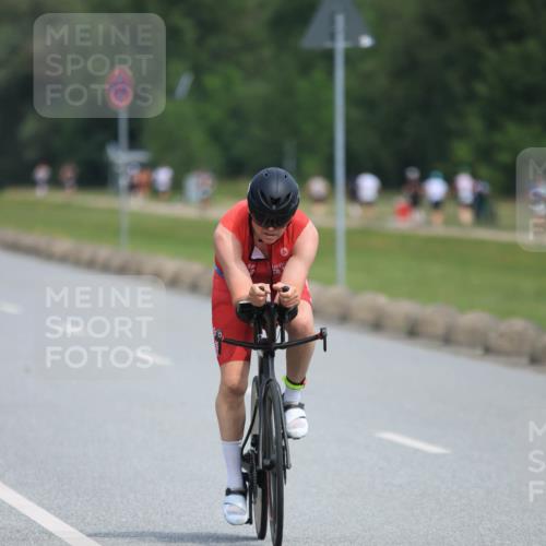15.06.2025 - 27. Vierlanden-Triathlon H.Heesch http://msf.ph/oto/7985118 15.06.2025 11:03:57 Radfahren 35, 75, 108, 165, 535, 575, 656, 740 meine-sportfotos.de