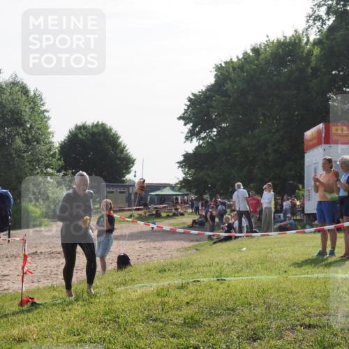 15.06.2025 - 27. Vierlanden-Triathlon KatJ http://msf.ph/oto/7985125 15.06.2025 08:58:54 Schwimmen 208, 236 meine-sportfotos.de