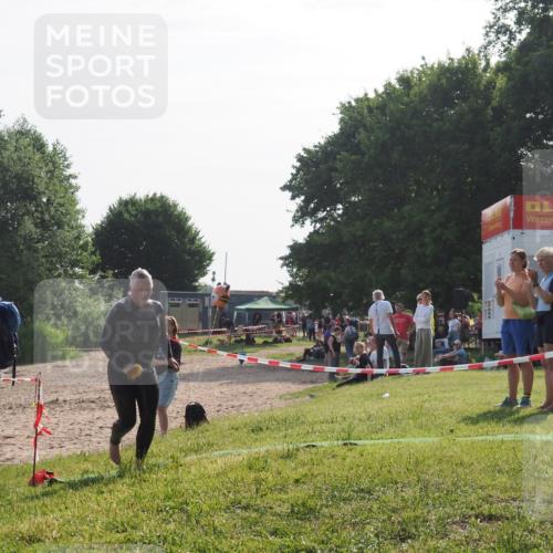 15.06.2025 - 27. Vierlanden-Triathlon KatJ http://msf.ph/oto/7985133 15.06.2025 08:58:54 Schwimmen 208, 236 meine-sportfotos.de