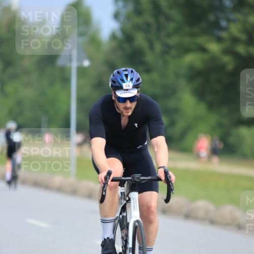 21.06.2025 - 27. Vierlanden-Triathlon H.Heesch http://msf.ph/oto/7985156 15.06.2025 11:25:23 Radfahren 68, 97, 143, 169, 233, 792, 888 meine-sportfotos.de