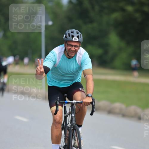 15.06.2025 - 27. Vierlanden-Triathlon H.Heesch http://msf.ph/oto/7985171 15.06.2025 11:04:15 Radfahren 444 meine-sportfotos.de