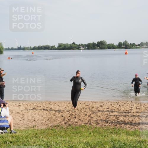 21.06.2025 - 27. Vierlanden-Triathlon MichiJ http://msf.ph/oto/7985182 15.06.2026 09:10:17 Schwimmen 213, 250 meine-sportfotos.de