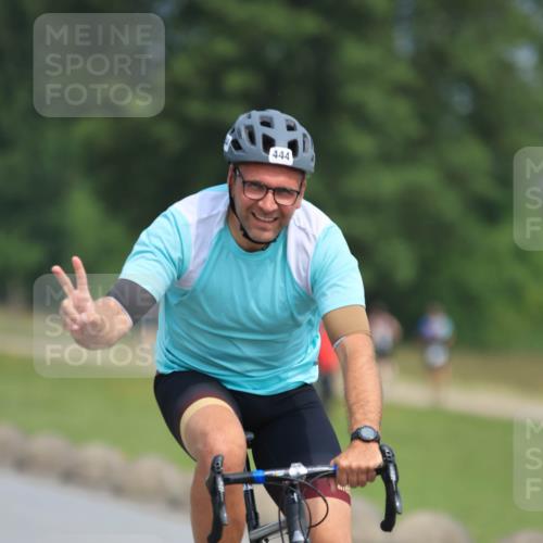 15.06.2025 - 27. Vierlanden-Triathlon H.Heesch http://msf.ph/oto/7985190 15.06.2025 11:04:16 Radfahren 444 meine-sportfotos.de