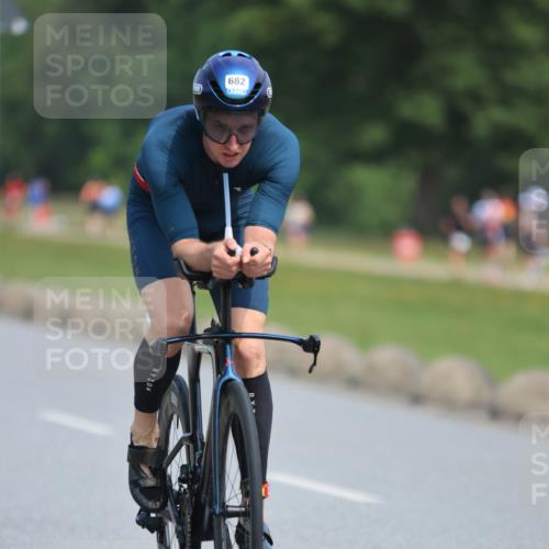 21.06.2025 - 27. Vierlanden-Triathlon H.Heesch http://msf.ph/oto/7985216 15.06.2025 11:26:08 Radfahren 18, 652, 682, 798, 800, 881, 919 meine-sportfotos.de