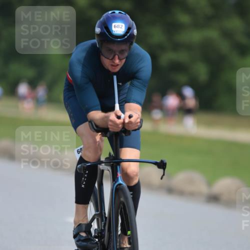 21.06.2025 - 27. Vierlanden-Triathlon H.Heesch http://msf.ph/oto/7985222 15.06.2025 11:26:09 Radfahren 18, 652, 682, 798, 800, 881, 911, 919 meine-sportfotos.de