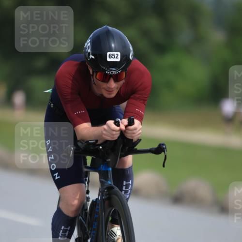 21.06.2025 - 27. Vierlanden-Triathlon H.Heesch http://msf.ph/oto/7985231 15.06.2025 11:26:09 Radfahren 18, 652, 682, 798, 800, 881, 911, 919 meine-sportfotos.de