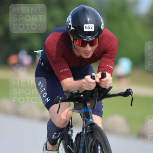 21.06.2025 - 27. Vierlanden-Triathlon H.Heesch http://msf.ph/oto/7985246 15.06.2025 11:26:10 Radfahren 18, 652, 682, 798, 800, 881, 911, 919 meine-sportfotos.de