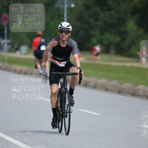 21.06.2025 - 27. Vierlanden-Triathlon H.Heesch http://msf.ph/oto/7985281 15.06.2025 11:26:15 Radfahren 18, 798, 800, 881, 911, 945, 978 meine-sportfotos.de