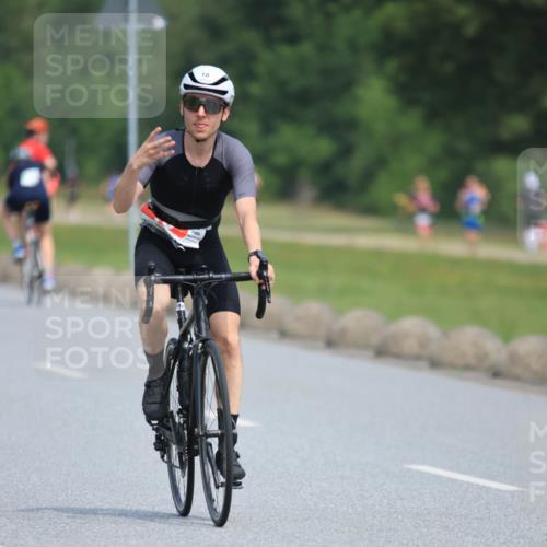 21.06.2025 - 27. Vierlanden-Triathlon H.Heesch http://msf.ph/oto/7985294 15.06.2025 11:26:15 Radfahren 18, 798, 800, 881, 911, 945, 978 meine-sportfotos.de