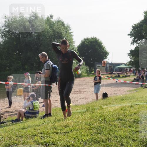 15.06.2025 - 27. Vierlanden-Triathlon KatJ http://msf.ph/oto/7985296 15.06.2025 08:58:58 Schwimmen 208, 235, 236 meine-sportfotos.de