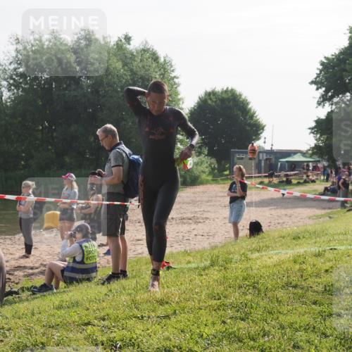 15.06.2025 - 27. Vierlanden-Triathlon KatJ http://msf.ph/oto/7985302 15.06.2025 08:58:58 Schwimmen 208, 235, 236 meine-sportfotos.de