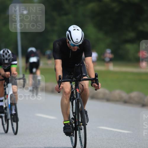 15.06.2025 - 27. Vierlanden-Triathlon H.Heesch http://msf.ph/oto/7985306 15.06.2025 11:04:33 Radfahren 12, 48, 242, 466, 568, 577, 711 meine-sportfotos.de