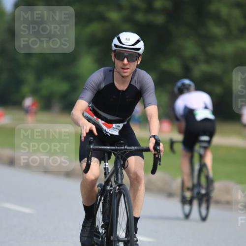 21.06.2025 - 27. Vierlanden-Triathlon H.Heesch http://msf.ph/oto/7985309 15.06.2025 11:26:15 Radfahren 18, 798, 800, 881, 911, 945, 978 meine-sportfotos.de