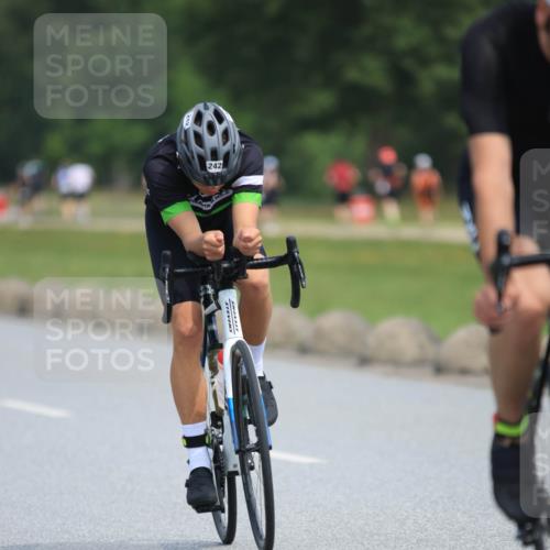 15.06.2025 - 27. Vierlanden-Triathlon H.Heesch http://msf.ph/oto/7985317 15.06.2025 11:04:34 Radfahren 12, 48, 242, 568, 577, 711 meine-sportfotos.de
