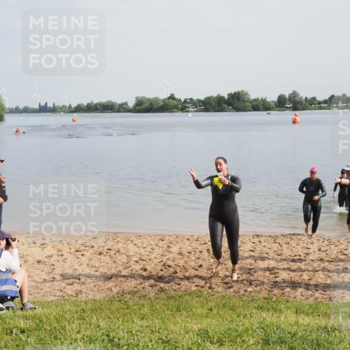 21.06.2025 - 27. Vierlanden-Triathlon MichiJ http://msf.ph/oto/7985337 15.06.2026 09:10:19 Schwimmen 213, 218, 250 meine-sportfotos.de