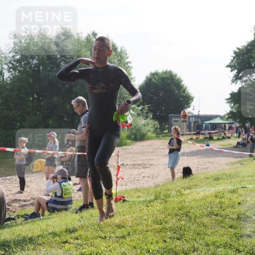 15.06.2025 - 27. Vierlanden-Triathlon KatJ http://msf.ph/oto/7985340 15.06.2025 08:58:58 Schwimmen 208, 235, 236 meine-sportfotos.de
