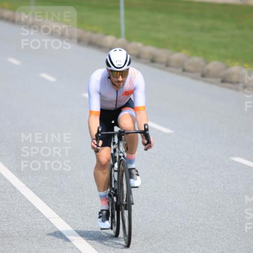 21.06.2025 - 27. Vierlanden-Triathlon H.Heesch http://msf.ph/oto/7985344 15.06.2025 11:30:07 Radfahren 676, 726, 735, 890, 930, 973 meine-sportfotos.de