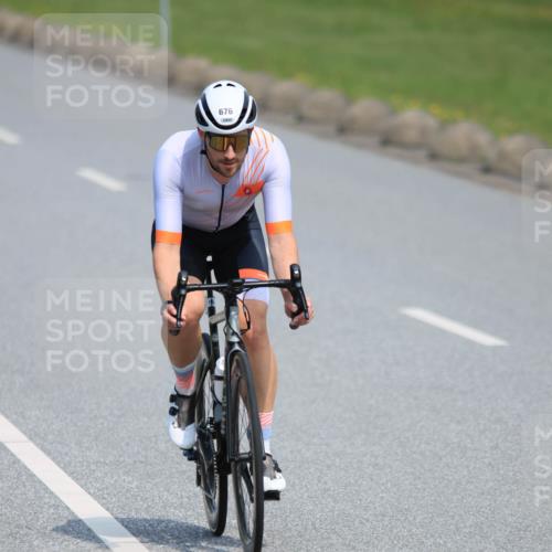 21.06.2025 - 27. Vierlanden-Triathlon H.Heesch http://msf.ph/oto/7985356 15.06.2025 11:30:07 Radfahren 676, 726, 735, 890, 930, 973 meine-sportfotos.de