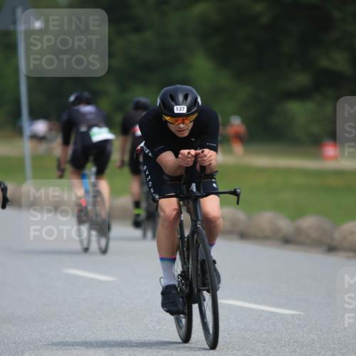 15.06.2025 - 27. Vierlanden-Triathlon H.Heesch http://msf.ph/oto/7985369 15.06.2025 11:04:43 Radfahren 30, 137, 547, 577, 685 meine-sportfotos.de