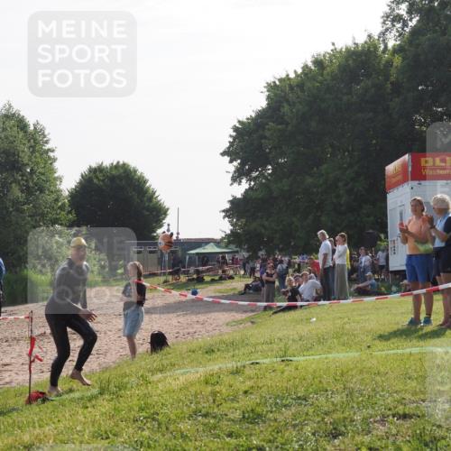 15.06.2025 - 27. Vierlanden-Triathlon KatJ http://msf.ph/oto/7985379 15.06.2025 08:59:02 Schwimmen 208, 235, 236 meine-sportfotos.de