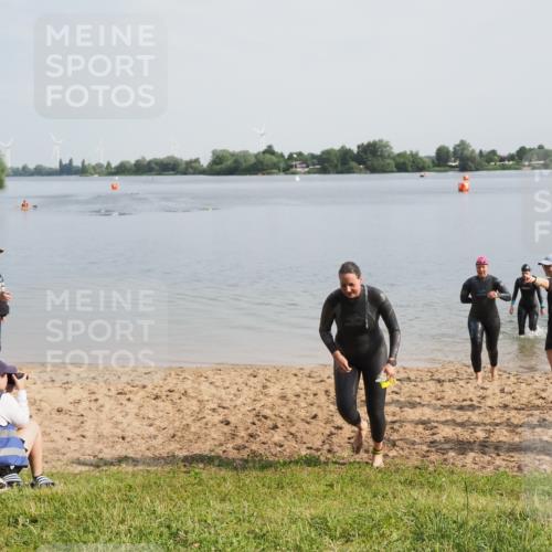 21.06.2025 - 27. Vierlanden-Triathlon MichiJ http://msf.ph/oto/7985395 15.06.2026 09:10:20 Schwimmen 213, 218, 250 meine-sportfotos.de