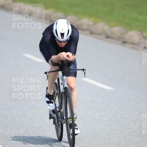 21.06.2025 - 27. Vierlanden-Triathlon H.Heesch http://msf.ph/oto/7985410 15.06.2025 11:30:17 Radfahren 693, 735, 736, 930, 940 meine-sportfotos.de