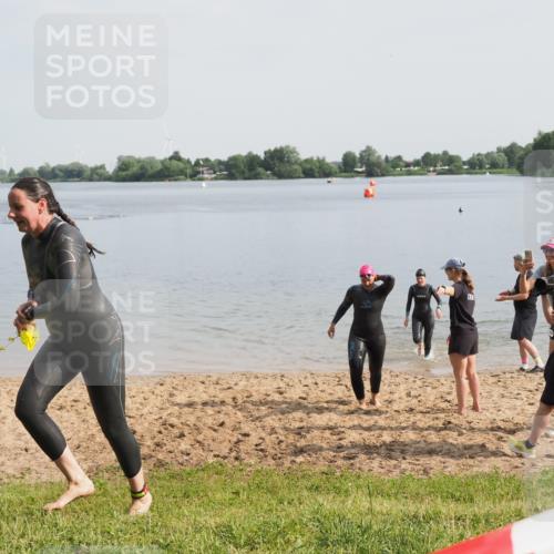 21.06.2025 - 27. Vierlanden-Triathlon MichiJ http://msf.ph/oto/7985427 15.06.2026 09:10:21 Schwimmen 213, 218, 250 meine-sportfotos.de