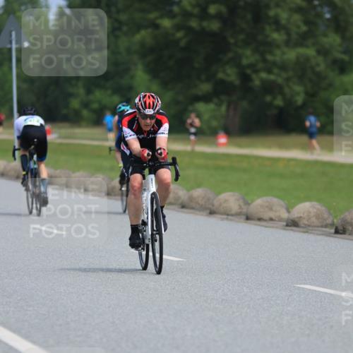 15.06.2025 - 27. Vierlanden-Triathlon H.Heesch http://msf.ph/oto/7985451 15.06.2025 11:05:04 Radfahren 122, 231, 246, 588, 683, 692, 716, 733 meine-sportfotos.de