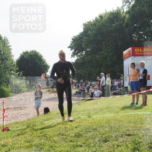 15.06.2025 - 27. Vierlanden-Triathlon KatJ http://msf.ph/oto/7985455 15.06.2025 08:59:04 Schwimmen 208, 235, 236 meine-sportfotos.de