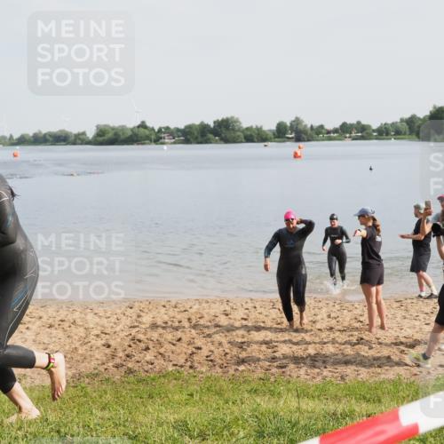 21.06.2025 - 27. Vierlanden-Triathlon MichiJ http://msf.ph/oto/7985457 15.06.2026 09:10:21 Schwimmen 213, 218, 250 meine-sportfotos.de