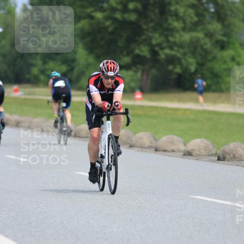 15.06.2025 - 27. Vierlanden-Triathlon H.Heesch http://msf.ph/oto/7985465 15.06.2025 11:05:05 Radfahren 122, 231, 246, 588, 683, 692, 702, 733 meine-sportfotos.de