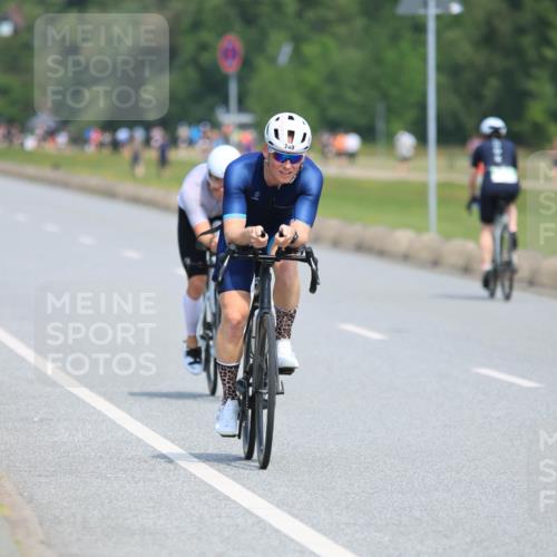 21.06.2025 - 27. Vierlanden-Triathlon H.Heesch http://msf.ph/oto/7985472 15.06.2025 11:30:49 Radfahren 167, 639, 712, 749, 875, 926 meine-sportfotos.de