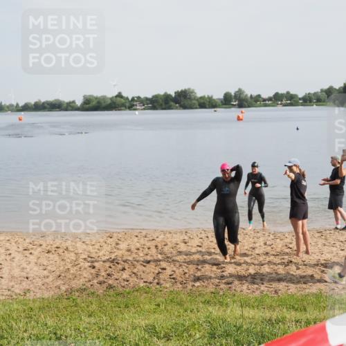 21.06.2025 - 27. Vierlanden-Triathlon MichiJ http://msf.ph/oto/7985484 15.06.2026 09:10:22 Schwimmen 213, 218, 250 meine-sportfotos.de