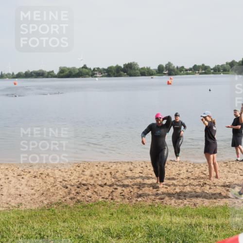 21.06.2025 - 27. Vierlanden-Triathlon MichiJ http://msf.ph/oto/7985499 15.06.2026 09:10:22 Schwimmen 213, 218, 250 meine-sportfotos.de